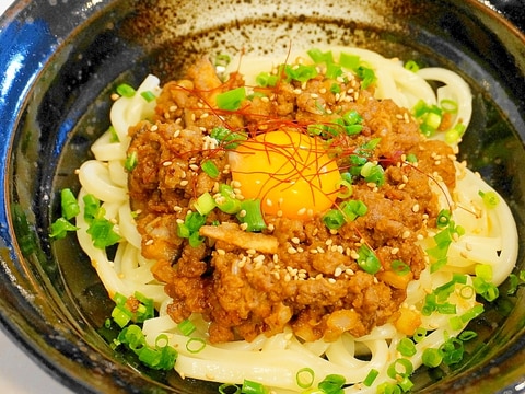 冷凍うどんが《特上担々麺》に！汁なし担々麺